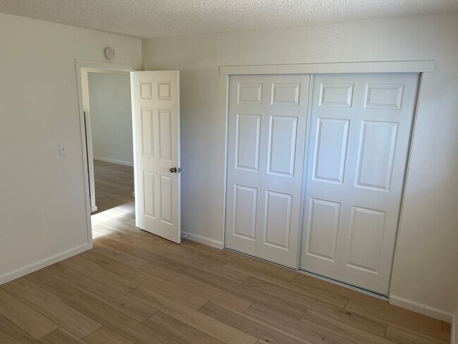 Building Photo - Maple 2