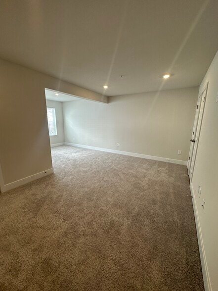 Building Photo - 2374 Spruce Knob Ter