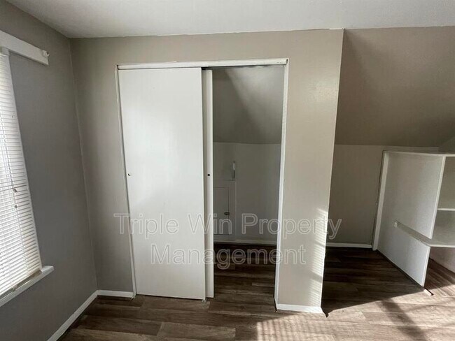 Building Photo - 19 S Schlueter Ave