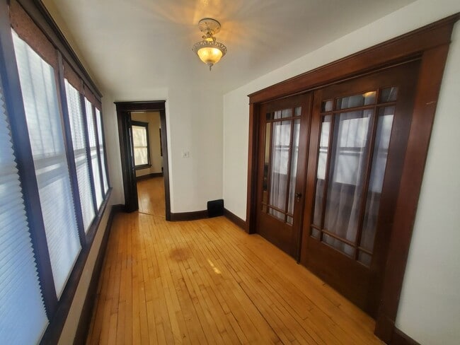 Building Photo - 203/205 N Spring St