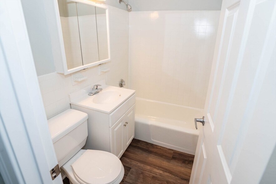 Building Photo - 184 Parker Hill Ave