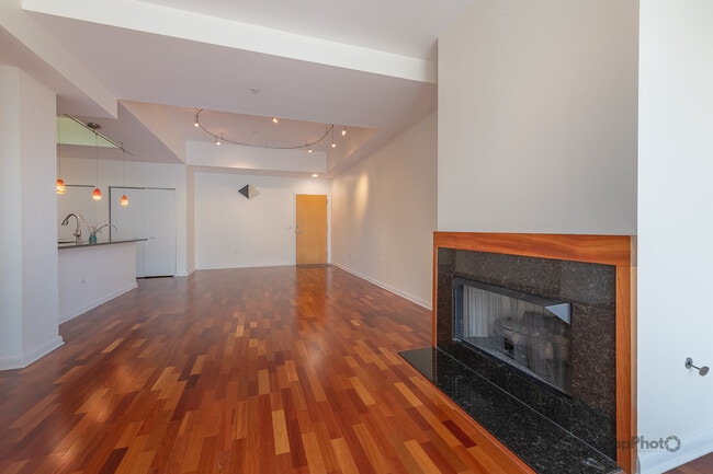 Building Photo - 1720 Oak Ave