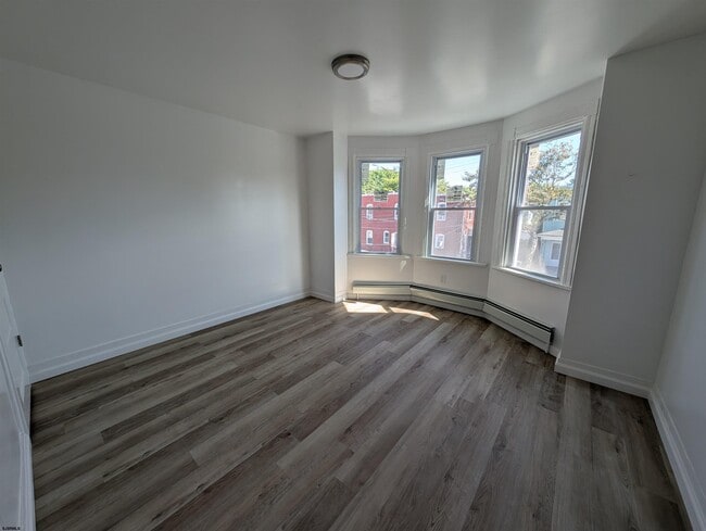 Building Photo - 1109 Adriatic Ave