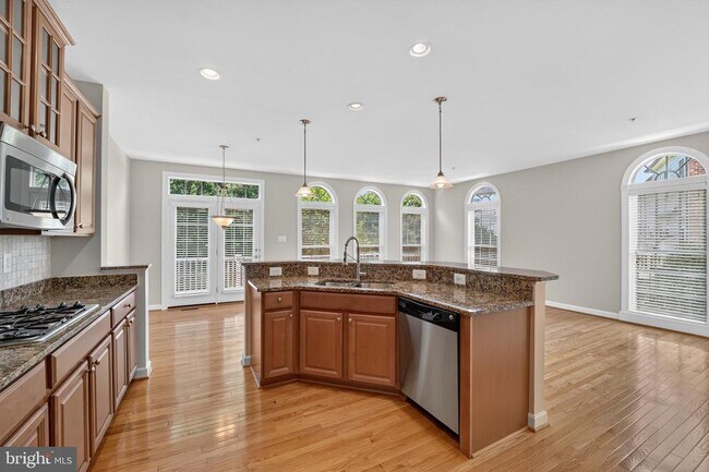 Building Photo - 30 Sharpstead Ln