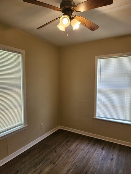 Bedroom 3/Flex Space - 608 Campbell St