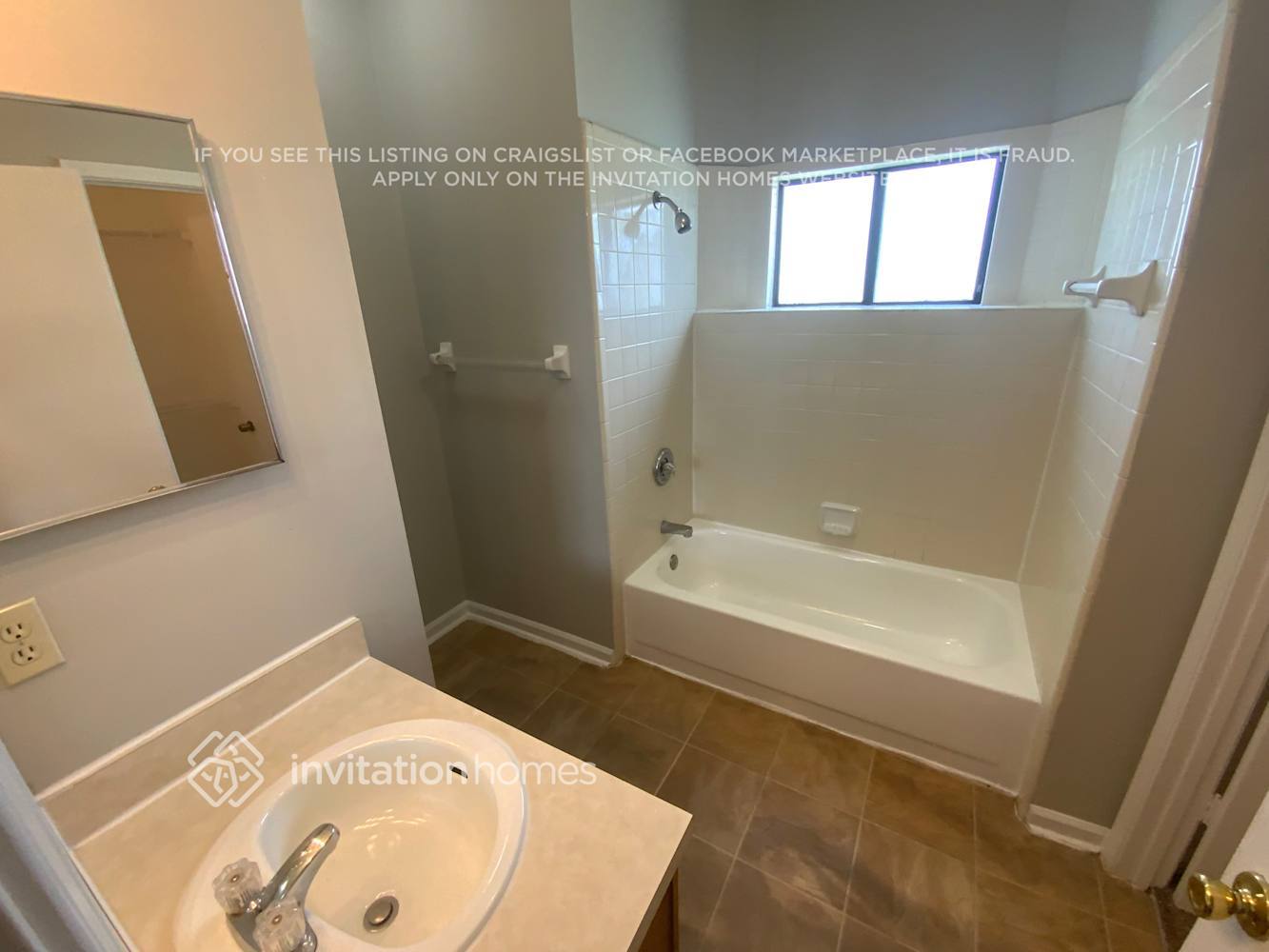 Building Photo - 1651 Ashwood Cir