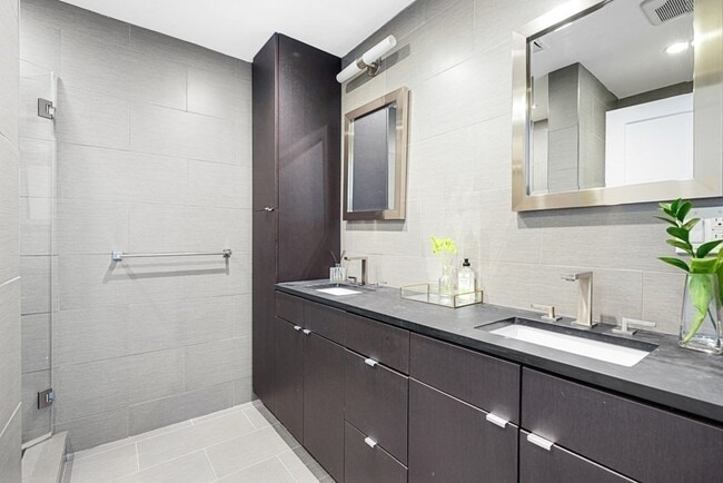 Building Photo - 309 E St