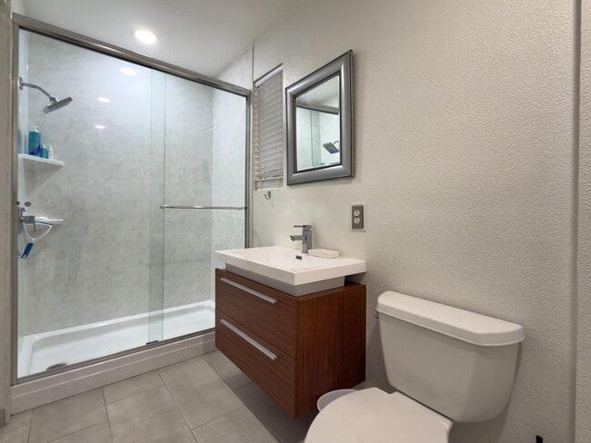 Building Photo - 15000 Ashford St