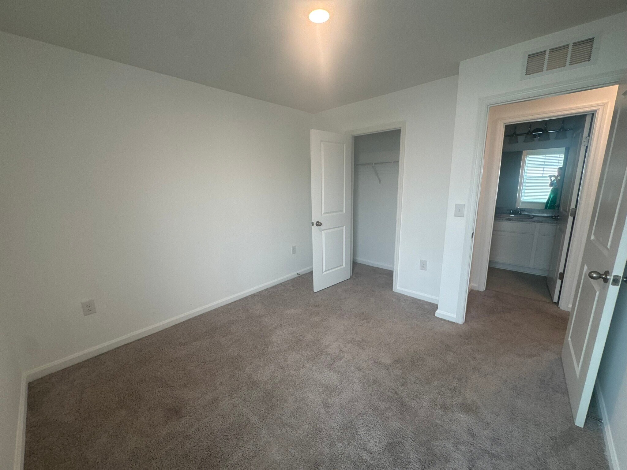 Building Photo - 3238 Vesara Dr