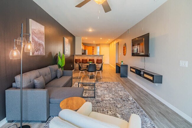 Building Photo - 1275 E University Dr