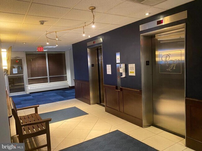 Building Photo - 1030 E Lancaster Ave