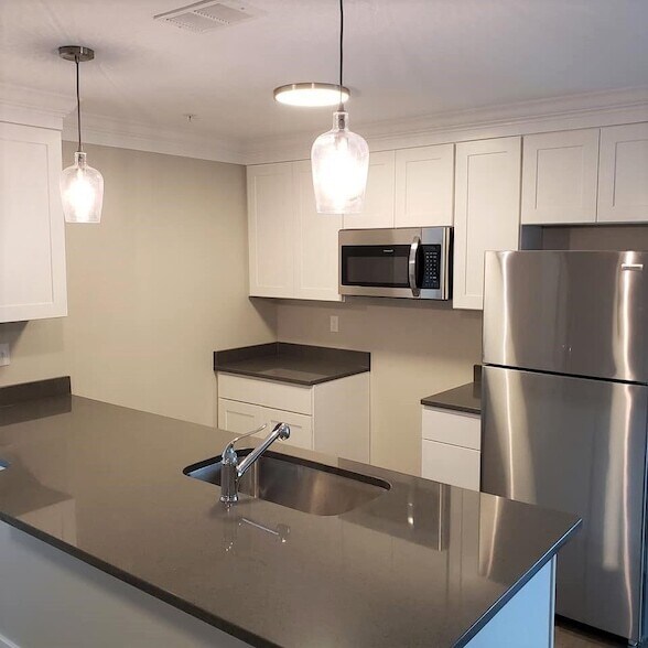 Building Photo - 10 4th St