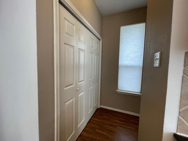 Building Photo - 10520 Dunham Forest Rd
