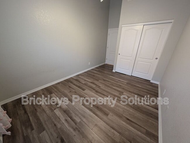 Building Photo - 9213 E Wood Dr