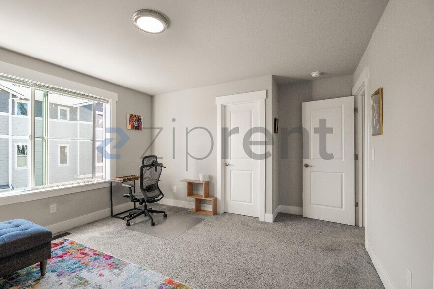 Building Photo - Unit A