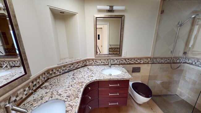 Building Photo - Beautifully Updated Spacious 3 Bed 3 Bath Home in Coronado Cays Available for Lease!