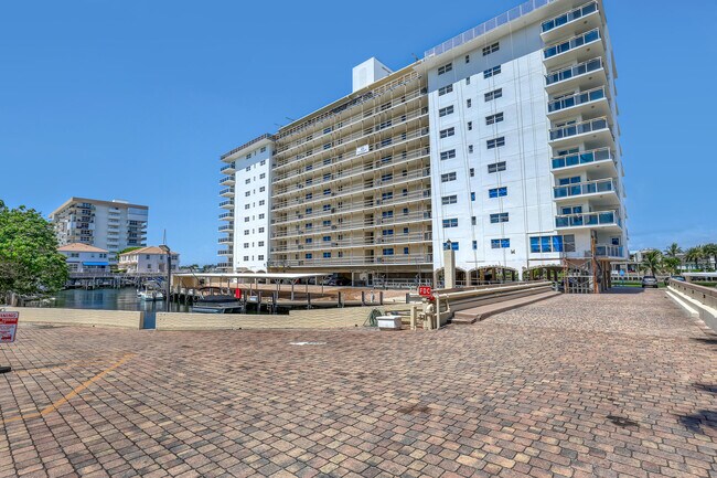 Building Photo - 1160 Hillsboro Mile