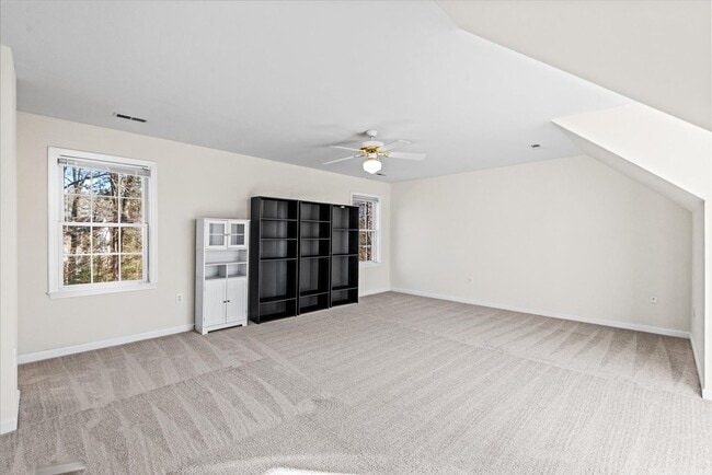 Building Photo - Near VRE and I-95!