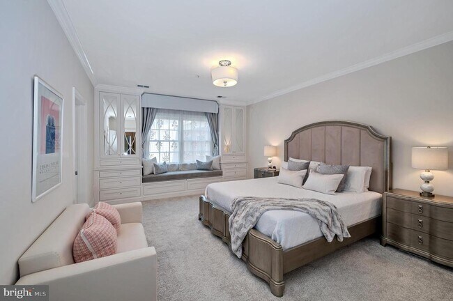 Building Photo - 705 Lyles Ln