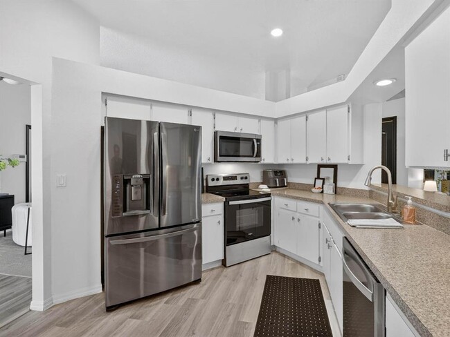 Building Photo - 357 Waterford Cir W