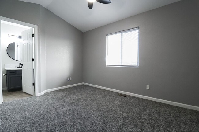 Building Photo - Beautifully Renovated Town home in Eaton.