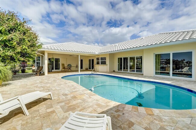 Building Photo - 5721 Bayview Dr
