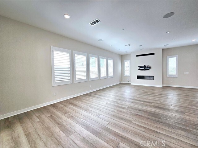 Building Photo - 310 Brackens