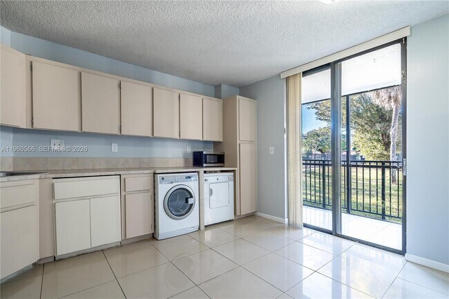 Building Photo - 6795 SW 132nd Ave