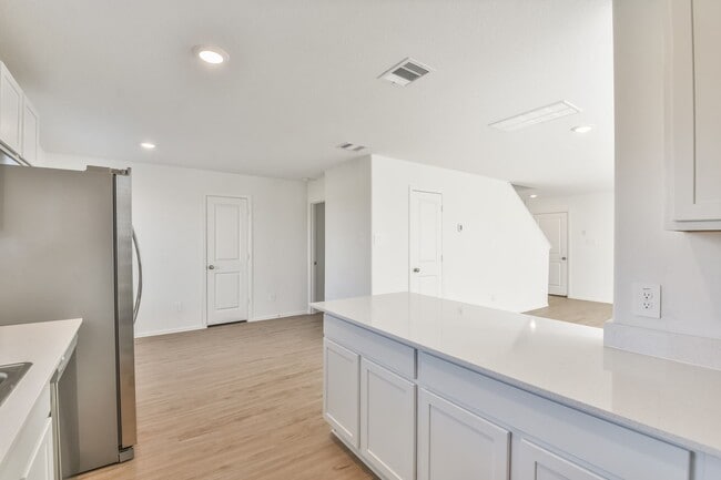 Building Photo - Immaculate 4 bedroom home in Becker Fields!