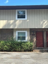 Building Photo - 2 Bedrooms 1.5 baths Townhouse, Kingsport TN