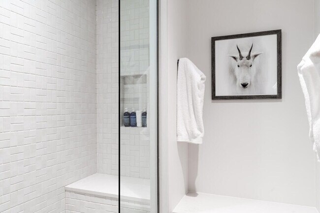 Building Photo - 10 Tree Line Ln