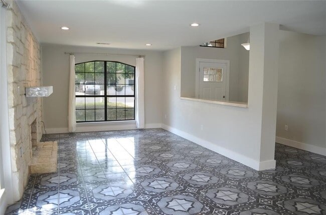 Building Photo - 6400 Santos St