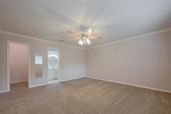 Building Photo - 2027 Briar Ridge Dr