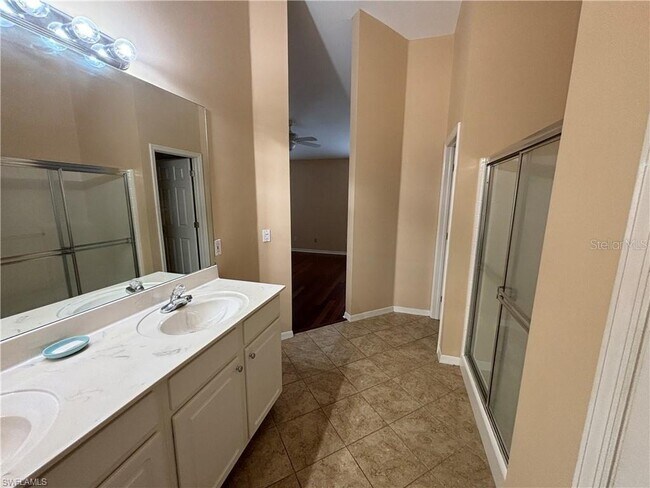 Building Photo - 9200 Middle Oak Dr