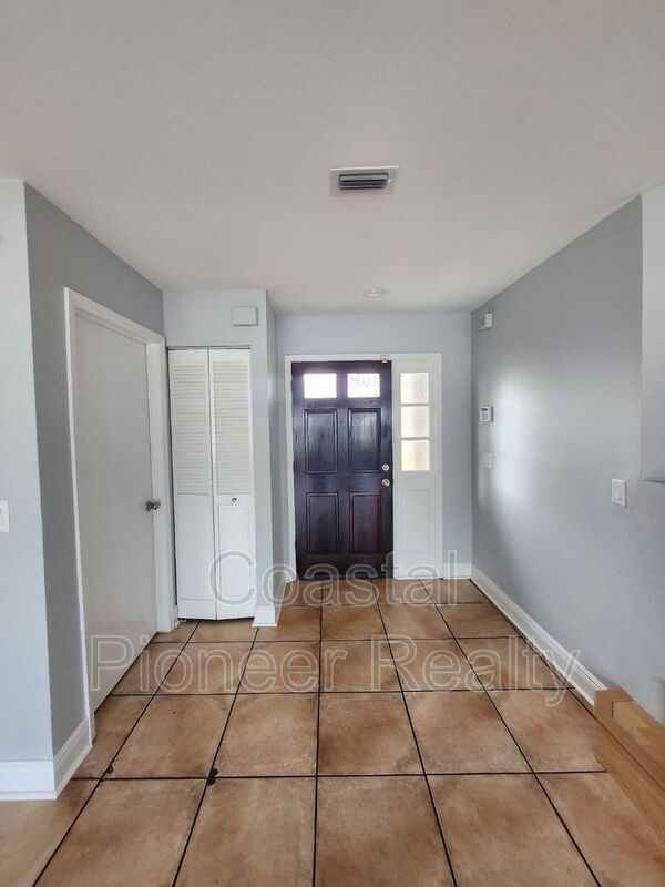 Building Photo - 10121 Sea spray Pl