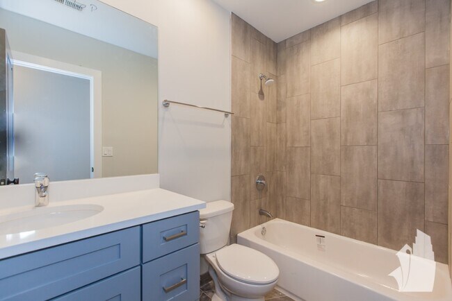 Building Photo - 2737 N Wayne Ave