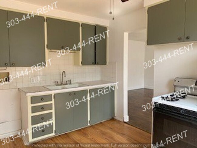 Building Photo - EM931