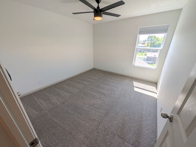 Building Photo - 5011 Clearwater Dr