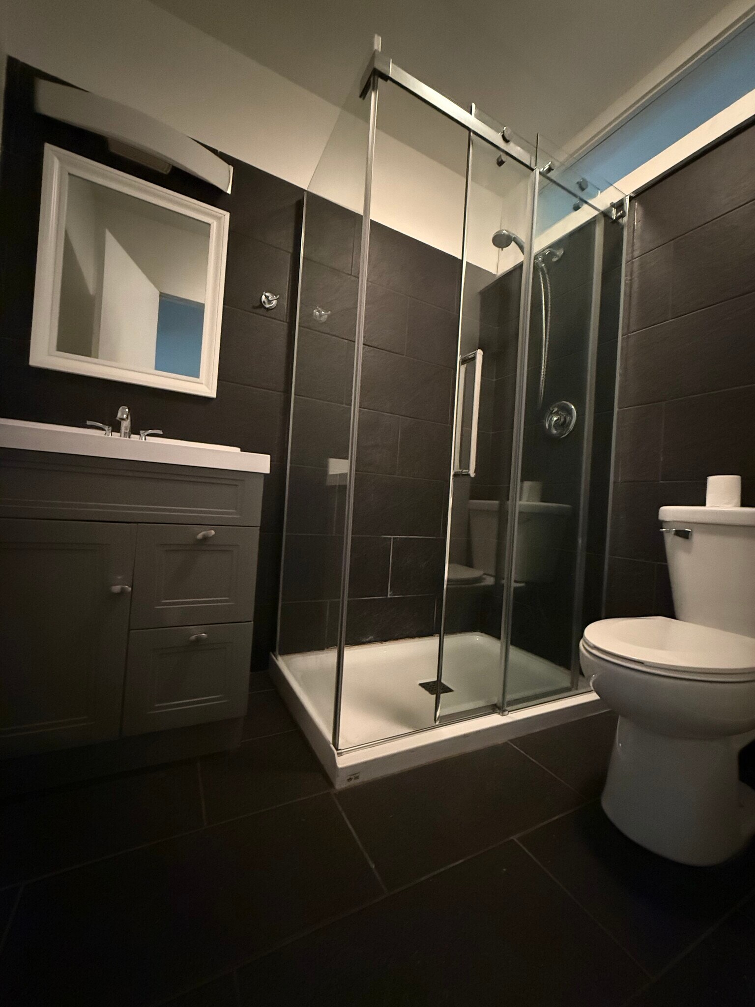 Building Photo - 711 Edgewater Ave