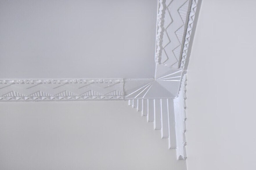 Building Photo - 724 S Genesee Ave