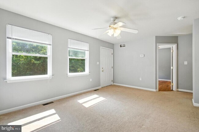 Building Photo - 3241 Henson Ave