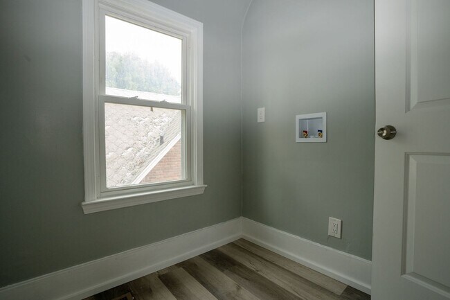 Building Photo - All Utilities Included!!  Freshly Remodeled Upper Unit Duplex.  A must see!!