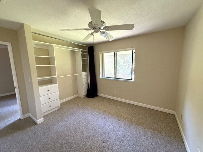 Building Photo - UPPER END UNIT TWO BED / TWO BATH CONDO IN...