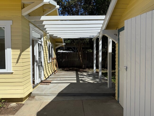 Building Photo - 2020 Milan Ave