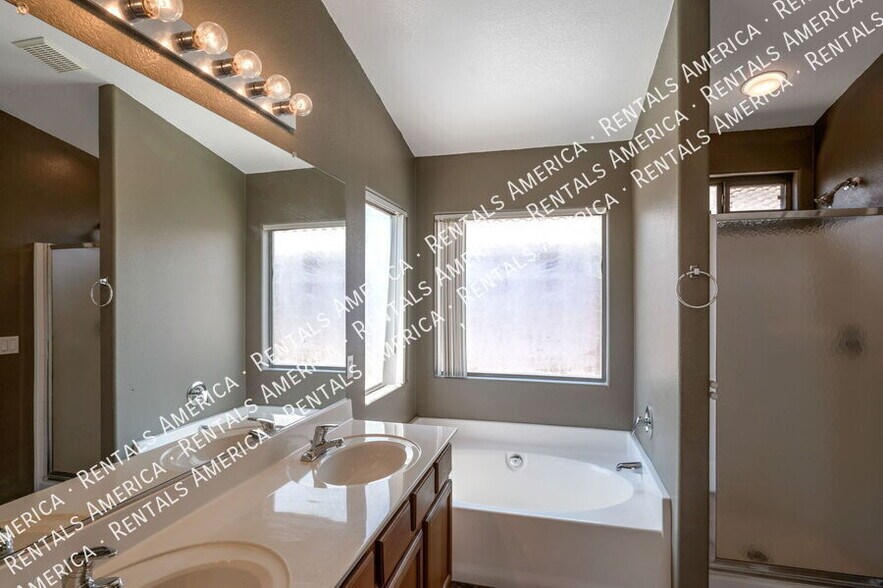Building Photo - 3859 E Longhorn Dr