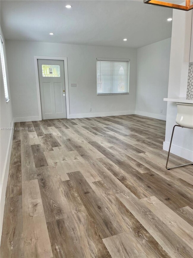 Building Photo - 6550 SW 37th St