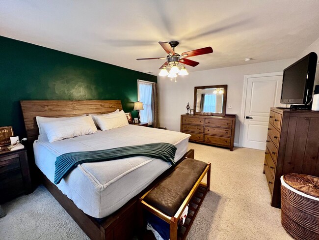 Building Photo - Gorgeous Home in the heart of Bayview Beach