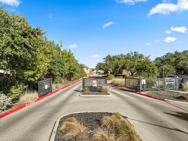 Building Photo - 740 Aliso Trail