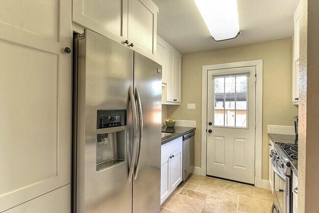 Building Photo - 8854 Kempwood Dr