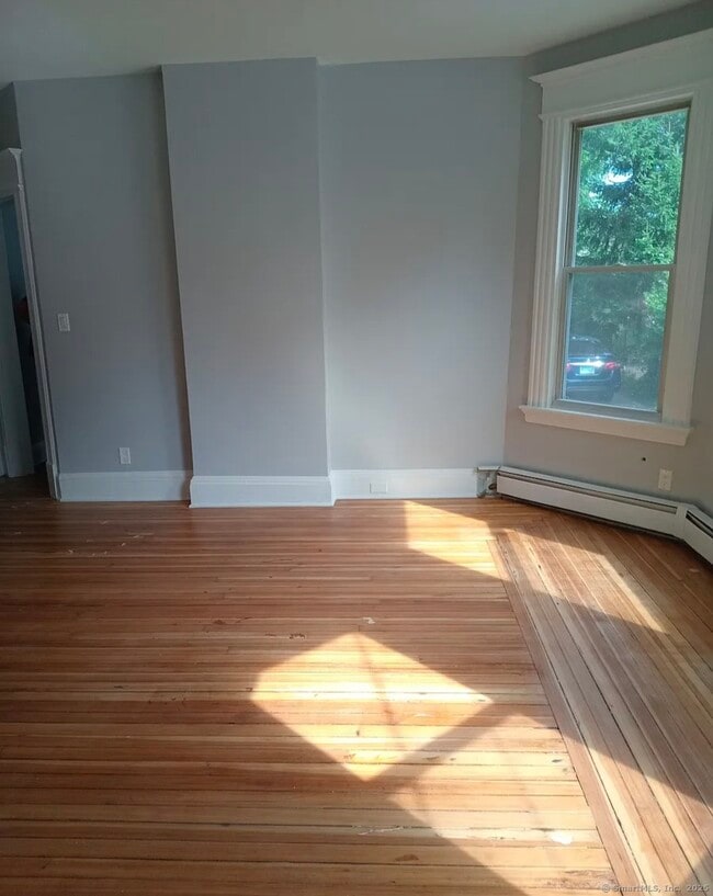 Building Photo - 10 Fales St